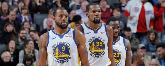 球星带球突破造成杀伤，全场欢呼