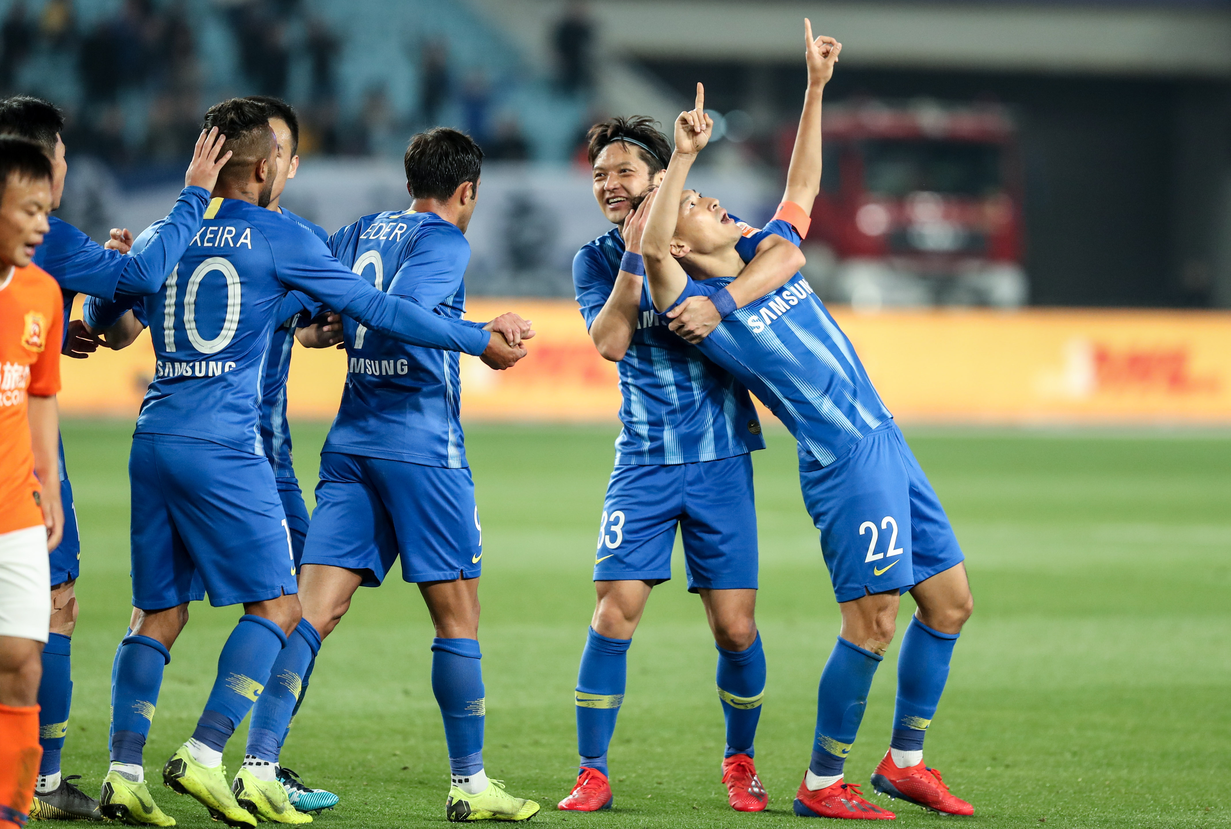 约基奇连4场三双掘金大胜76人 猛龙逆转魔术