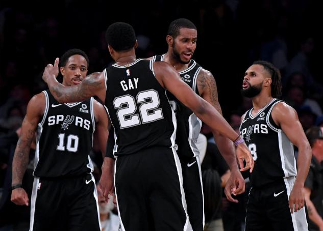 2026米兰冬奥会火炬继续在意大利境内传递