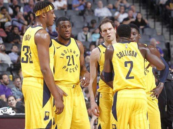 记者：穆斯卡特并不是被“气”走了，他是抽空去上了个厕所