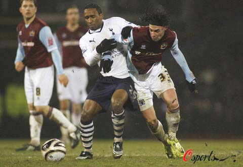 不敌埃因霍温、费耶诺德，欧冠中孔塞桑父子均被荷甲球队淘汰