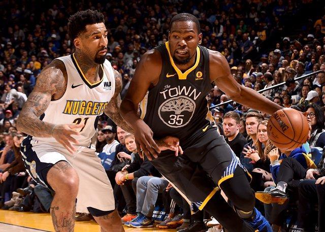 足坛悲喜一夜！AC米兰0-1爆冷被淘汰，13场不败终结，曼联1-1被绝平